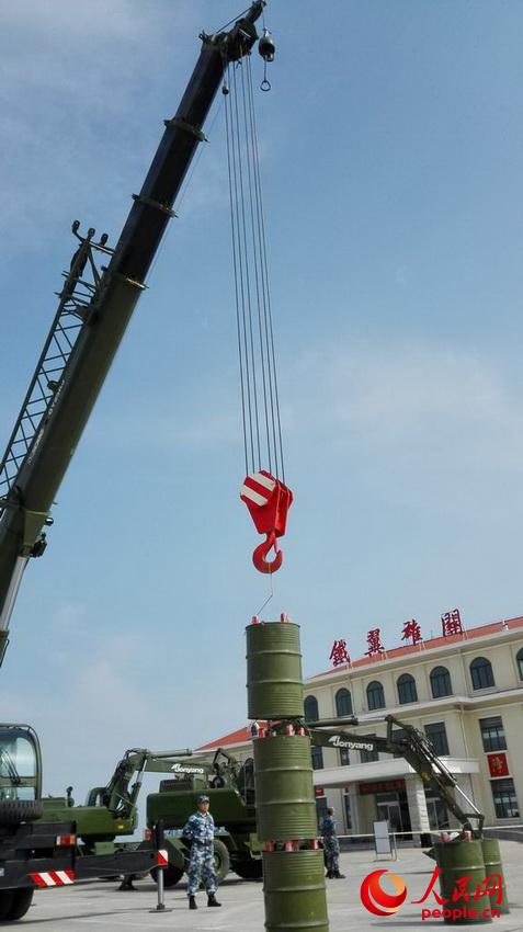 ���＾�ڣ��������ӻ��㽨�������Ⱥ��·�ߣ���֯����һ�߹�Ħ���׽�����