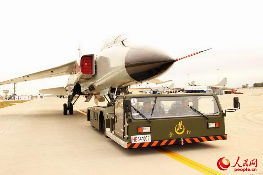 ���＾�ڣ��������ӻ��㽨�������Ⱥ��·�ߣ���֯����һ�߹�Ħ���������