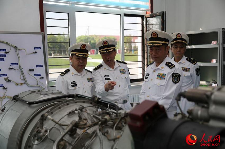 ���＾�ڣ��������ӻ��㽨�������Ⱥ��·�ߣ���֯����һ�߹�Ħ���ź�����