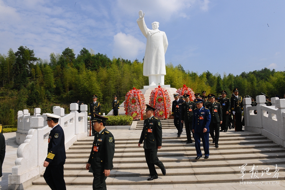 ��ë��ϯ����԰�������ǻ���һȦ��հ��ë�󶫵��񡣽�ž���������������