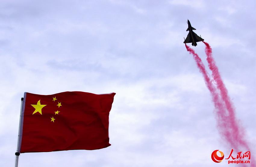 �վ���һ���б��ݶӼ�-10�����Ϳ���С�ٶȱ��ݡ��ڵ�ʮһ��Ī˹�ƺ�չ�ϣ��״ηɳ����ŵ��й��վ���һ���б��ݶӣ�Ϊ30��������������Ĺ��ڷ����˾��ʾ��׵ġ����а��١�������� ��