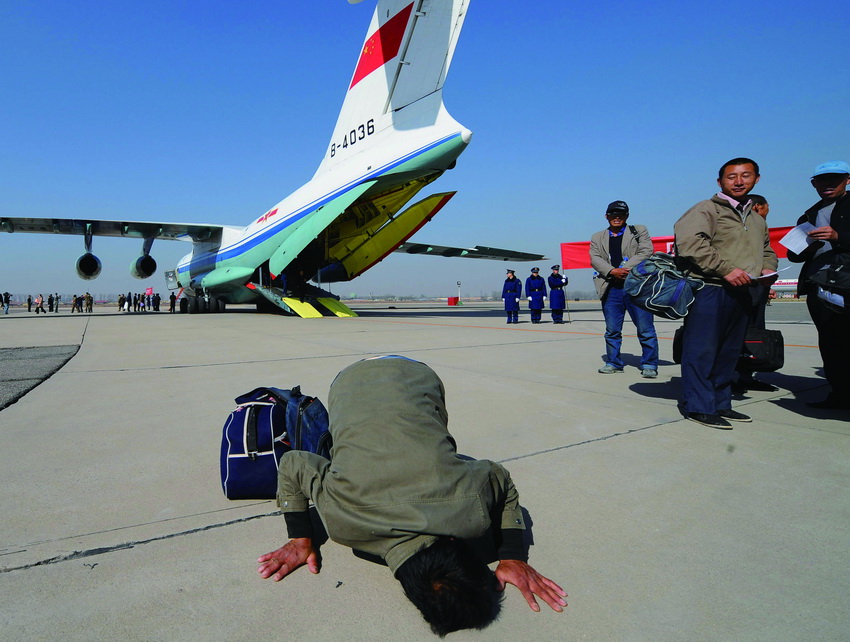 2011��3��4�����磬�վ�4�����������������������Ա��ȫ�־�������ͬ�����������ء��Ŷ��� ��