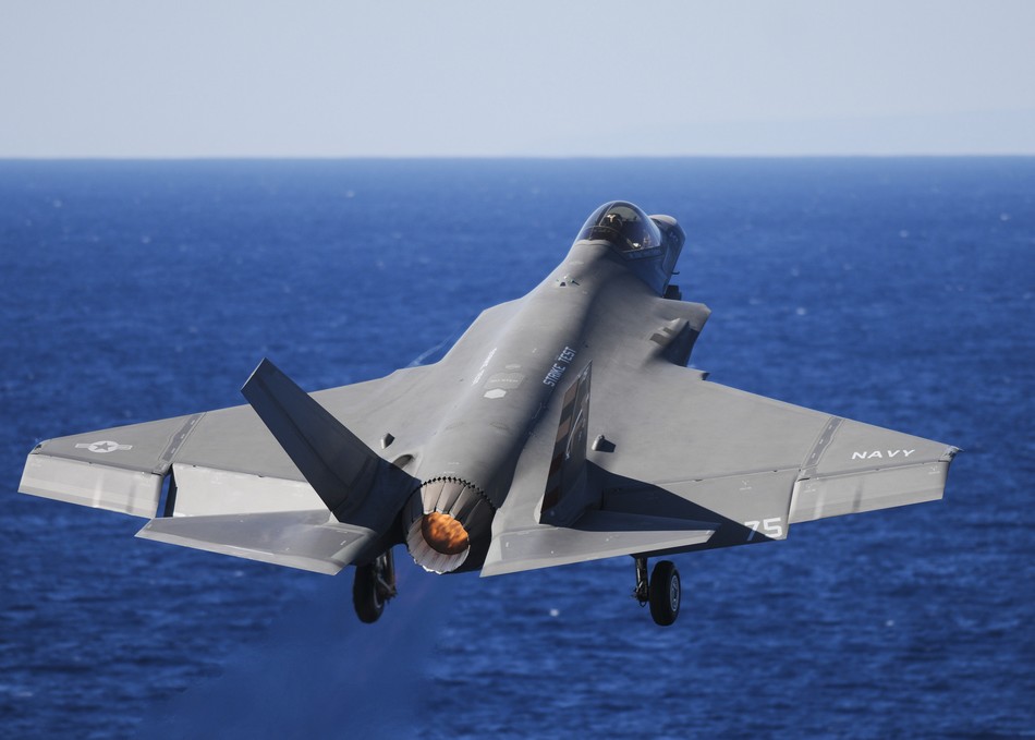 ����:F-35C�״δӺ�ĸ�ϵ�����ɡ�8��