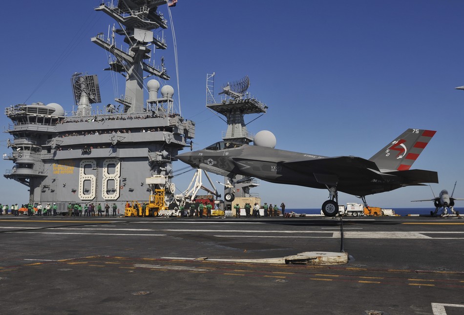 ����:F-35C�״δӺ�ĸ�ϵ�����ɡ�12��