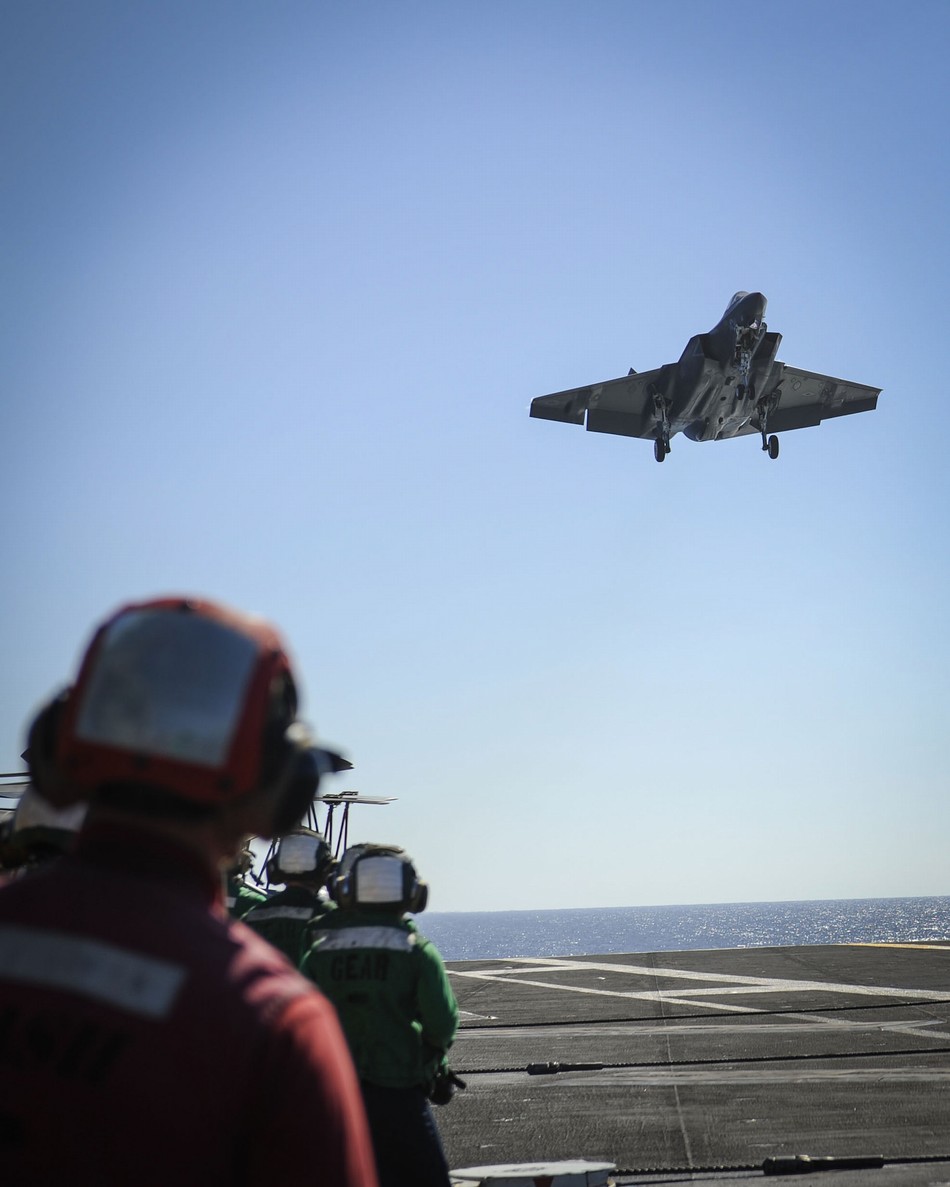 ����:F-35C�״δӺ�ĸ�ϵ�����ɡ�10��