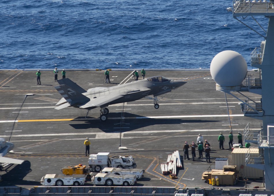 ����:F-35C�״δӺ�ĸ�ϵ�����ɡ�11��