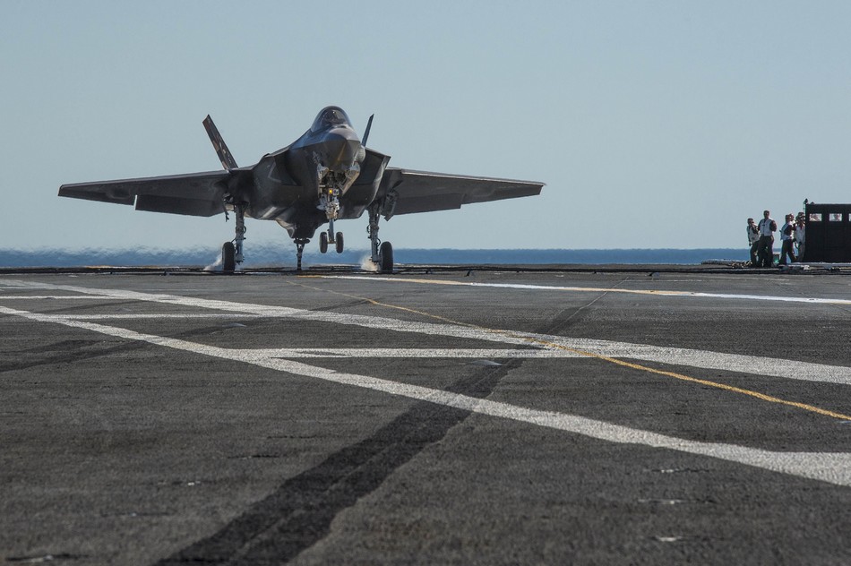 ����:F-35C�״δӺ�ĸ�ϵ�����ɡ�20��