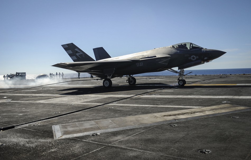 ����:F-35C�״δӺ�ĸ�ϵ�����ɡ�17��