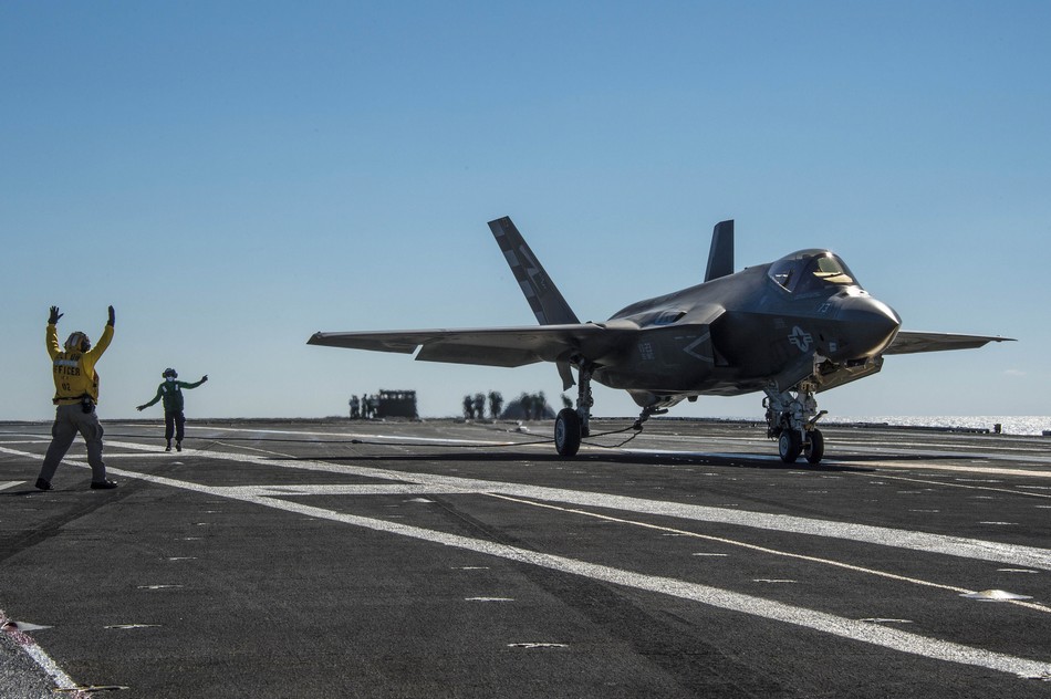 ����:F-35C�״δӺ�ĸ�ϵ�����ɡ�15��