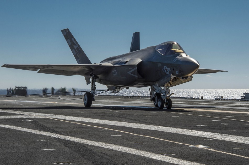 ����:F-35C�״δӺ�ĸ�ϵ�����ɡ�19��