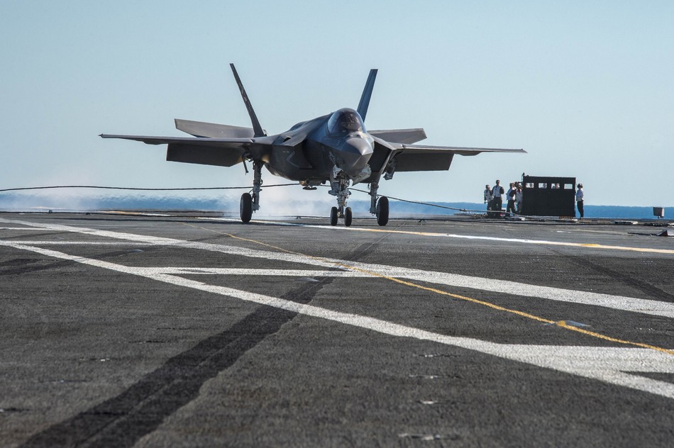 ����:F-35C�״δӺ�ĸ�ϵ�����ɡ�18��