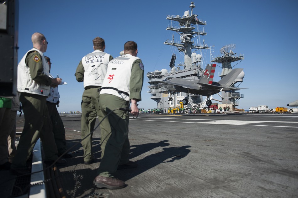 ����:F-35C�״δӺ�ĸ�ϵ�����ɡ�16��