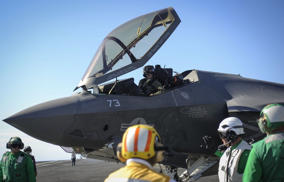 ����:F-35C�״δӺ�ĸ�ϵ�����ɡ�21��