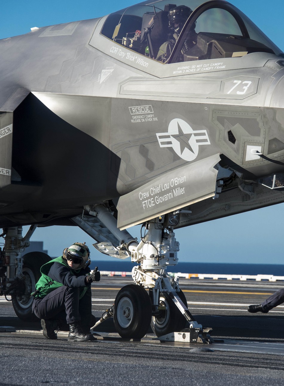 ����:F-35C�״δӺ�ĸ�ϵ�����ɡ�7��