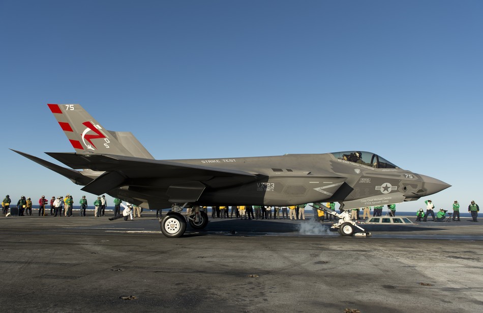 ����:F-35C�״δӺ�ĸ�ϵ�����ɡ�5��