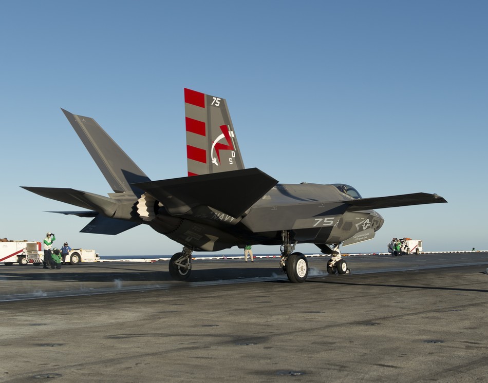 ����:F-35C�״δӺ�ĸ�ϵ�����ɡ�22��