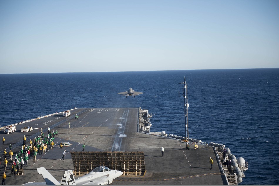 ����:F-35C�״δӺ�ĸ�ϵ�����ɡ�6��