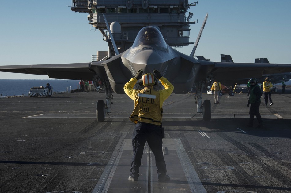 ����:F-35C�״δӺ�ĸ�ϵ������