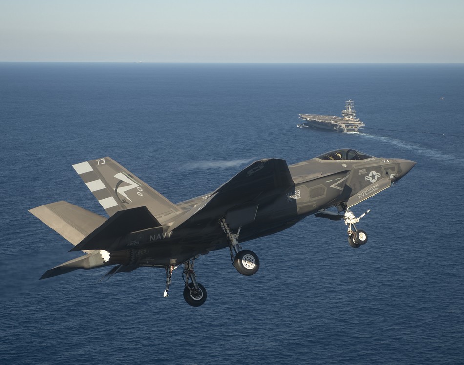 ����:F-35C�״δӺ�ĸ�ϵ�����ɡ�23��
