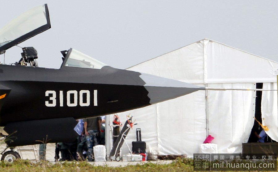 ��-31����ӥ�����ڽ��е�����ԣ���Ӱ���żӾ���