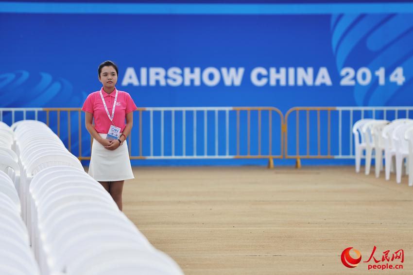 11��10�����磬�麣��չ��־Ը������Ա���ڽ��п�Ļʽ���š�