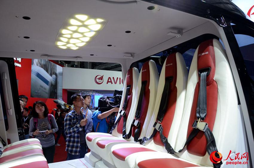 �����ھ������ϸ���ʻ���ɳ���9���˿͡�������