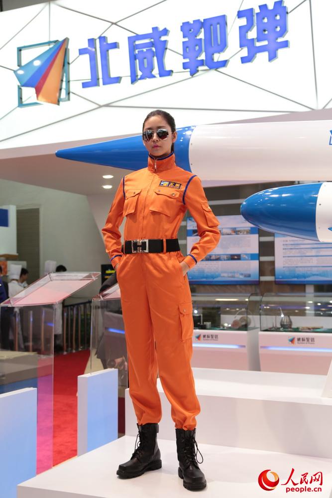 ��չ�ֳ���Ů���ơ��Ƽ��� ��