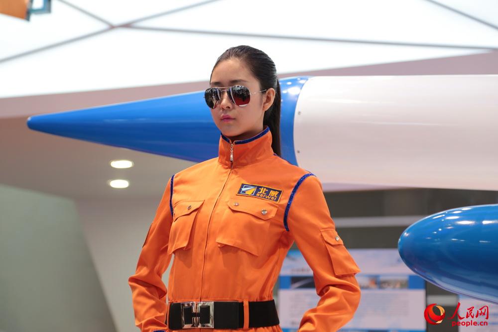 ��չ�ֳ���Ů���ơ��Ƽ��� ��