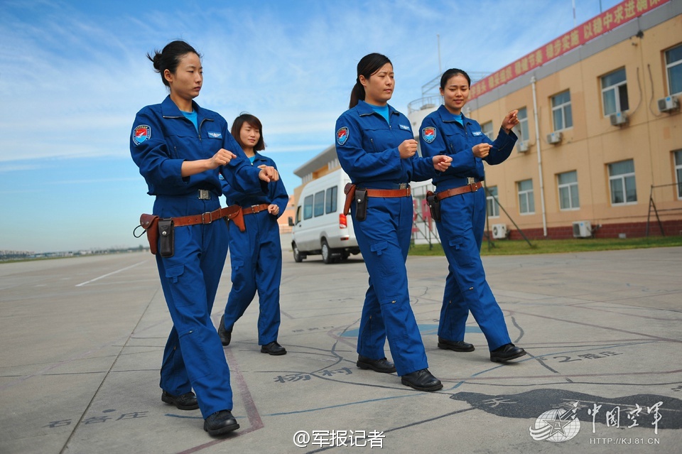 ����:�ܷ�����ս����Ů�����ຽչ��8��