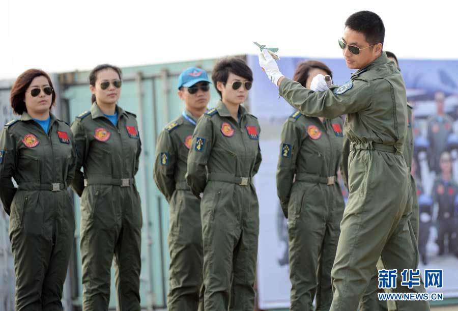 11��11�գ��й��վ���һ���б��ݶӵ�Ů����Ա�ڽ��з���ǰ�ĵ������������� ��