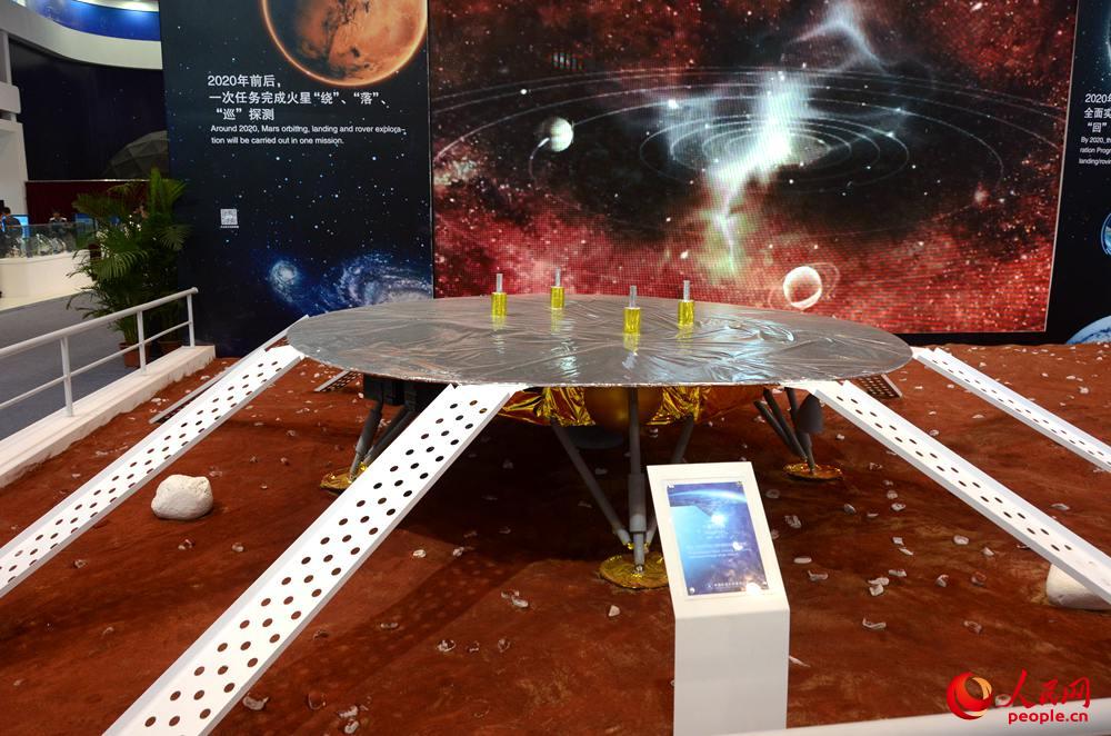 ����̽������������