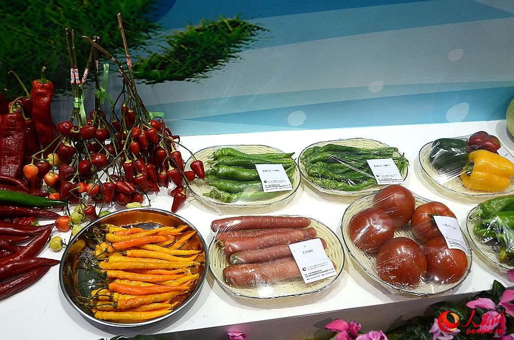 ��չ�ֳ�չ���ĺ����߲ˡ�������