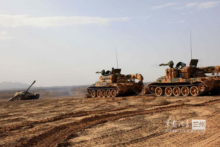 �����ֶ�ǰ��չ�����¶��Ͼ�ս��װ��