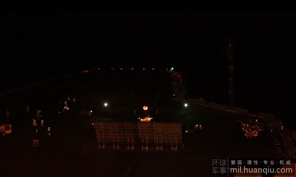 ���壺����F-35C�״�ҹ���𽵺�ĸ��7��