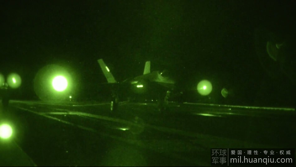 ���壺����F-35C�״�ҹ���𽵺�ĸ��13��