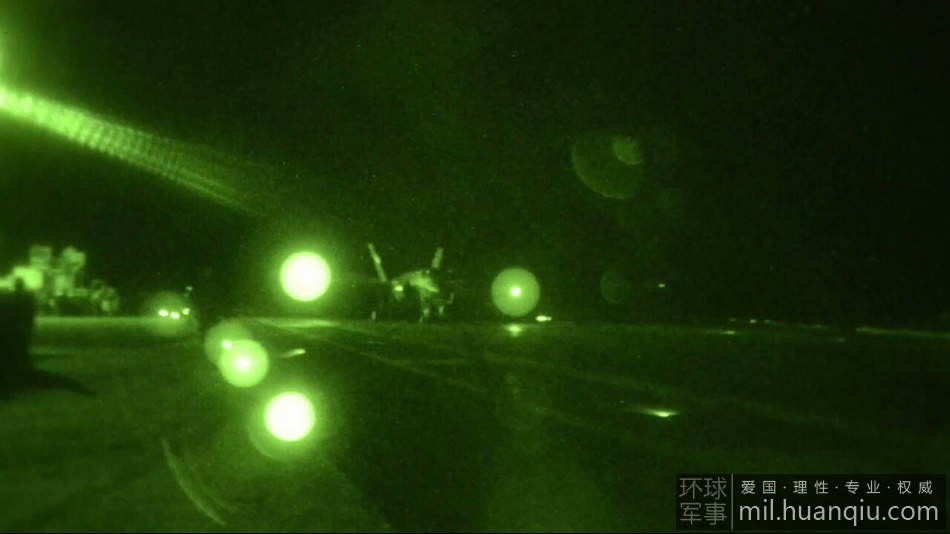 ���壺����F-35C�״�ҹ���𽵺�ĸ��4��