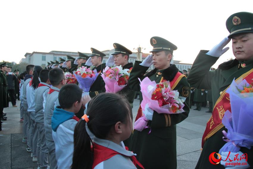 �����ж���Сѧѧ�����侯���커���������ϱ��׻�  ���