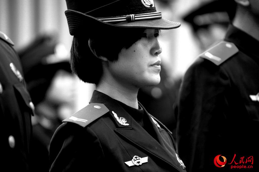 �ھ��ո����ʽ֮ǰ����������ɫ��װ��Ӣ���ˬ