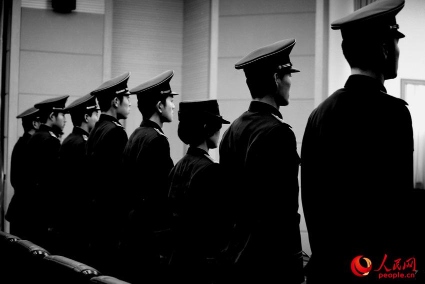 ����������������Ψһһ��Ů�����б������ͷ�������Ů���Ӱ��ͦ��