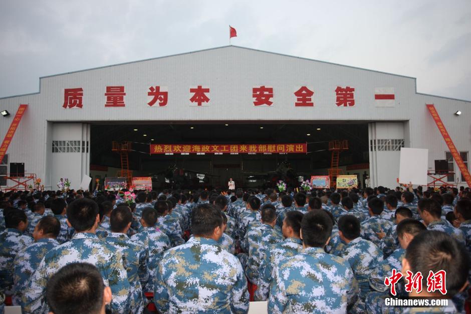 ���壺����Ӣ�ȸ��Ϻ����Ӻ��ձ�һ�߲���ο���ݳ���4��