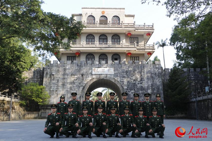 �����ϱ���ΡΡ�۹�ǰ��Ӱ