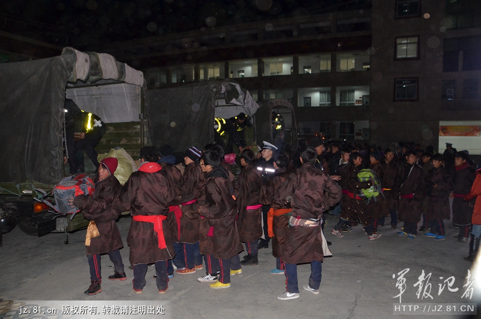 �侯�ٱ���ҹ��ս��ȫת��300��������ʦ��(ͼ)��3��