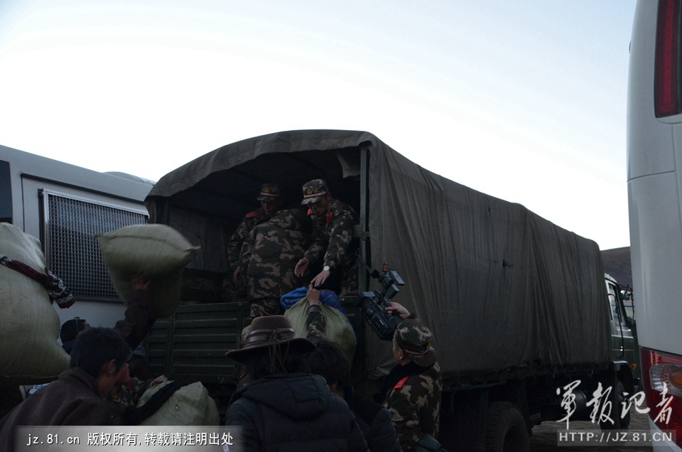 �侯�ٱ���ҹ��ս��ȫת��300��������ʦ��(ͼ)��2��