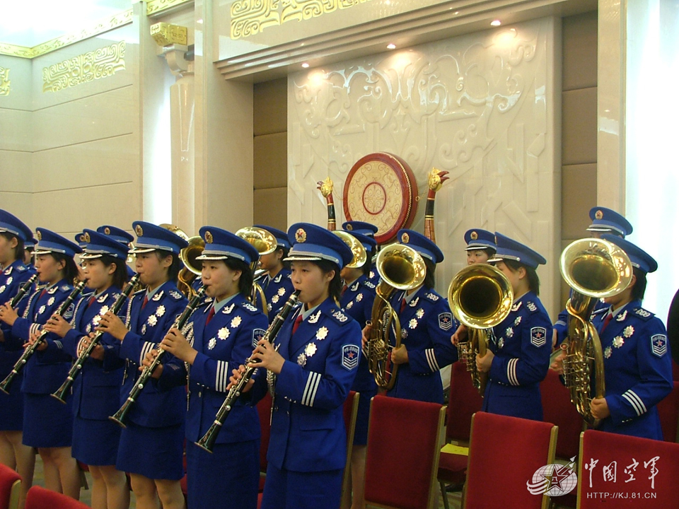 2003�꣬Ů��ҵ����ֶӲμ�����������ݳ�����