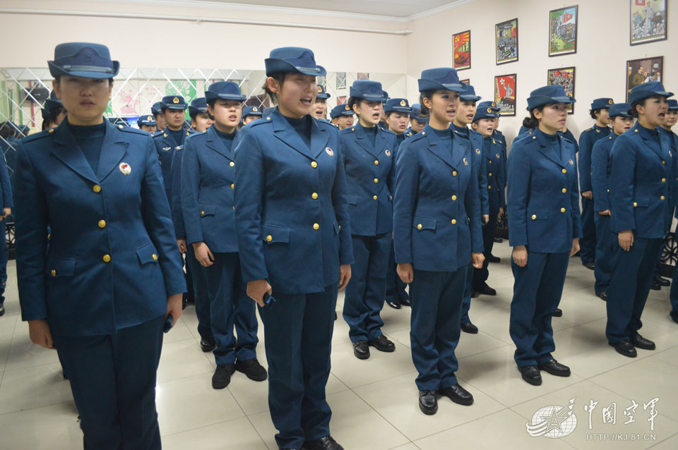 2014��11�µף�����һ���ֶӵ�սʿҪ�����ˣ��ٱ�ǰ����볪�������뿪���ʱ�򡷡�