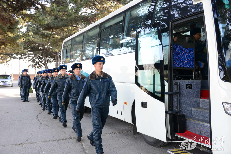 ѧԱ�жӣ�׼���������С����� ��