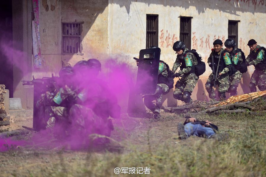 ���壺�߷��侯������;��ϮΧ�ˡ���������4��