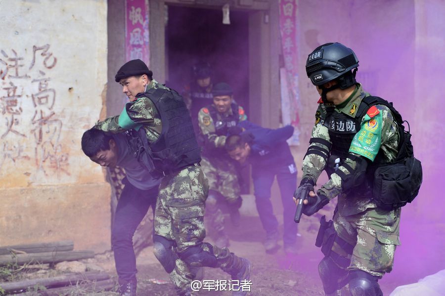 ���壺�߷��侯������;��ϮΧ�ˡ���������8��