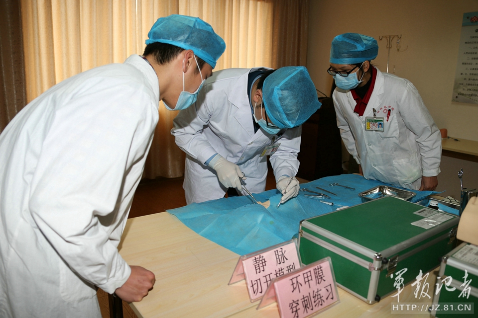 12��7�գ�����������Ա���о����п�ѵ������������