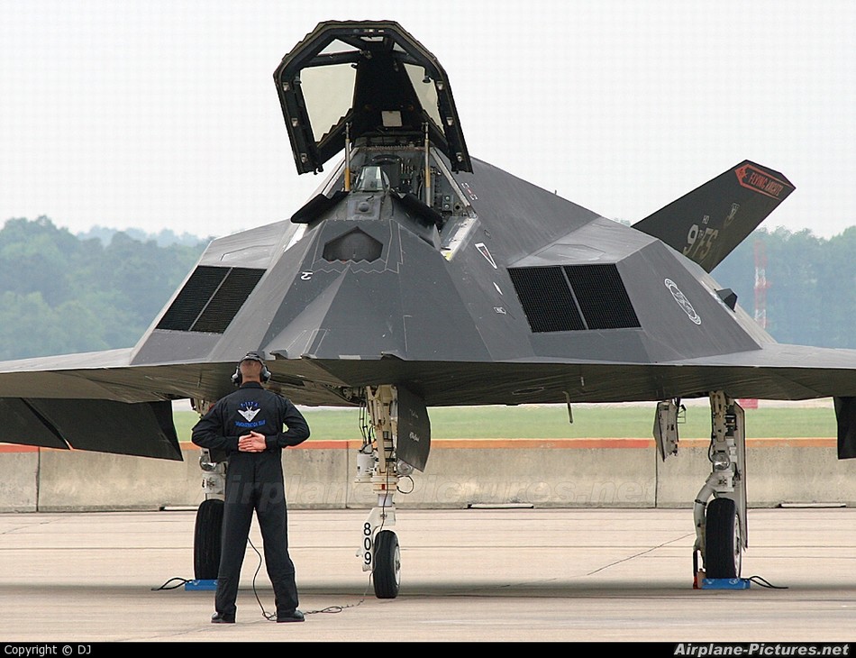 ����ͼ��F-117A���λ�